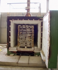 Shuttle kiln, gas heated